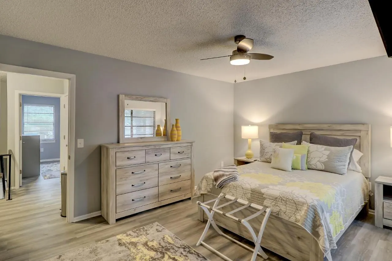#111 Elaborate Condo Ideal Location 2Brm/2 Parking Hilton Head Island 0*,