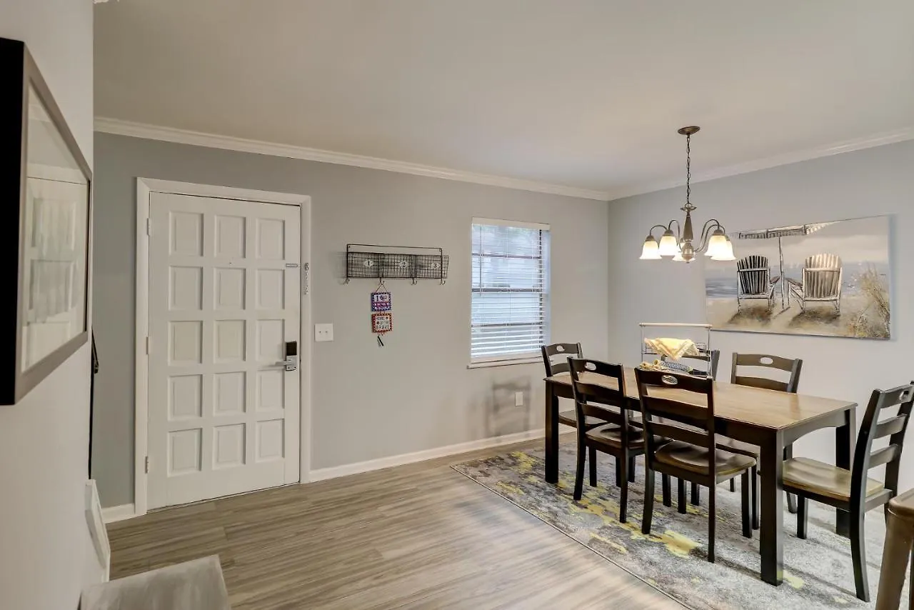 Holiday home #111 Elaborate Condo Ideal Location 2Brm/2 Parking Hilton Head Island