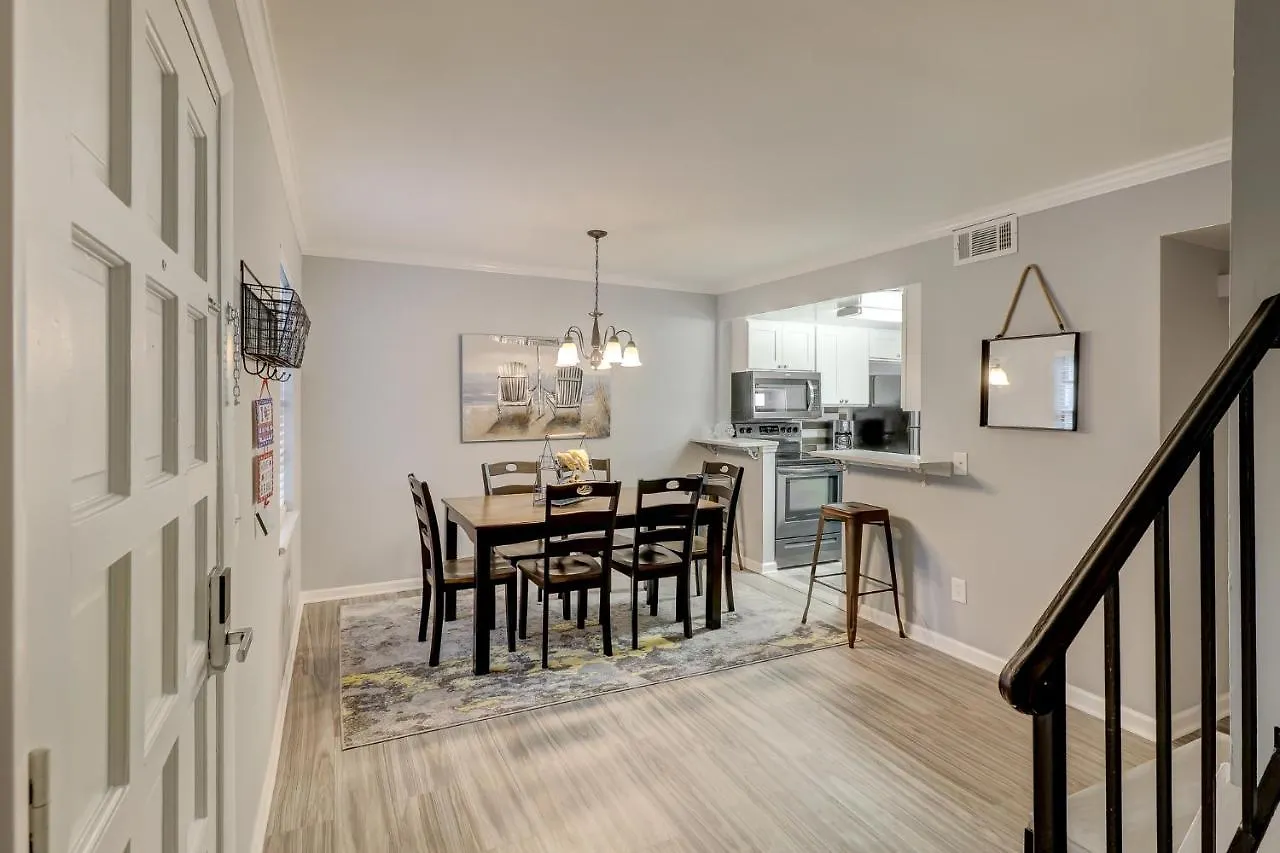 #111 Elaborate Condo Ideal Location 2Brm/2 Parking Hilton Head Island Holiday home