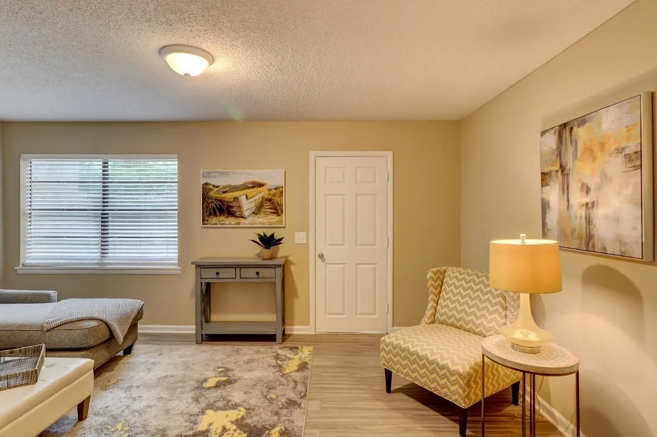 #111 Elaborate Condo Ideal Location 2Brm/2 Parking Hilton Head Island Holiday home