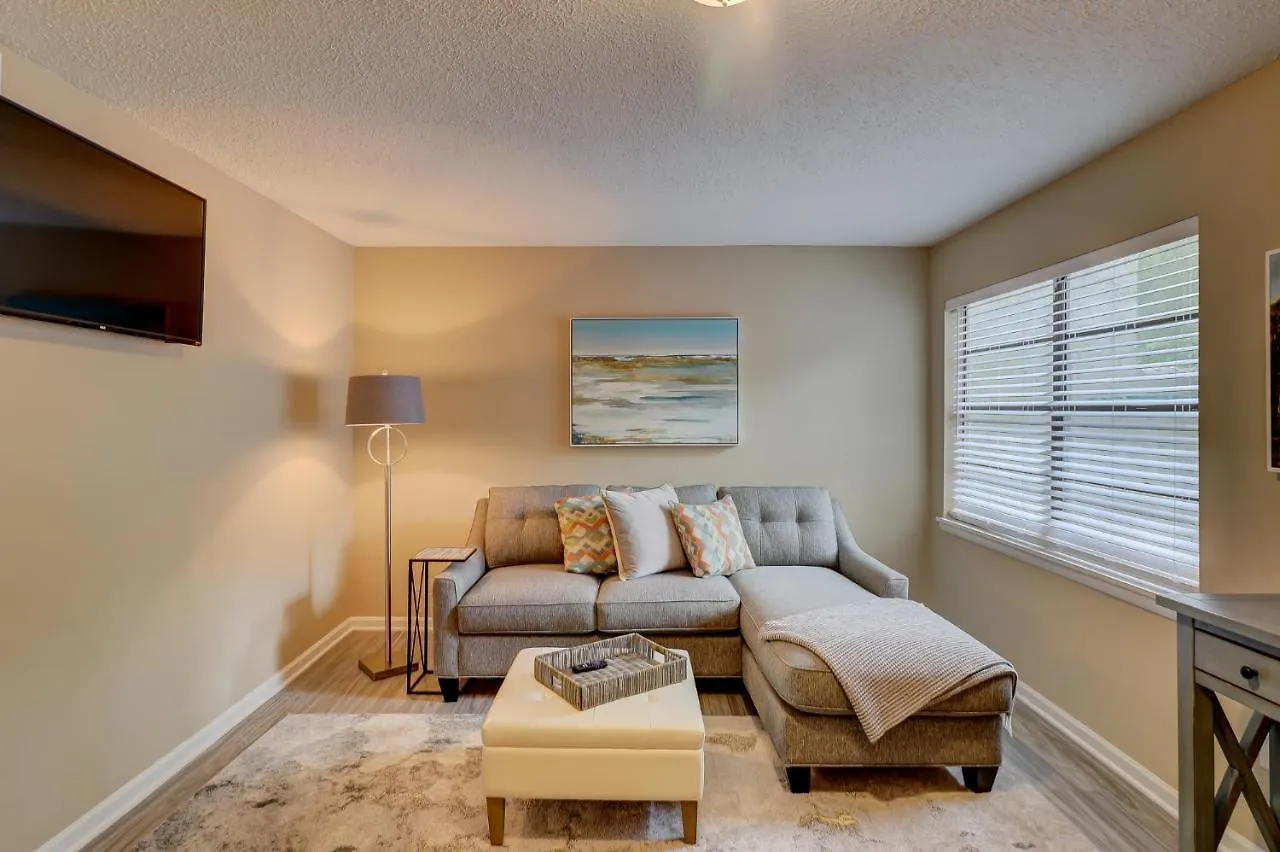 #111 Elaborate Condo Ideal Location 2Brm/2 Parking Hilton Head Island