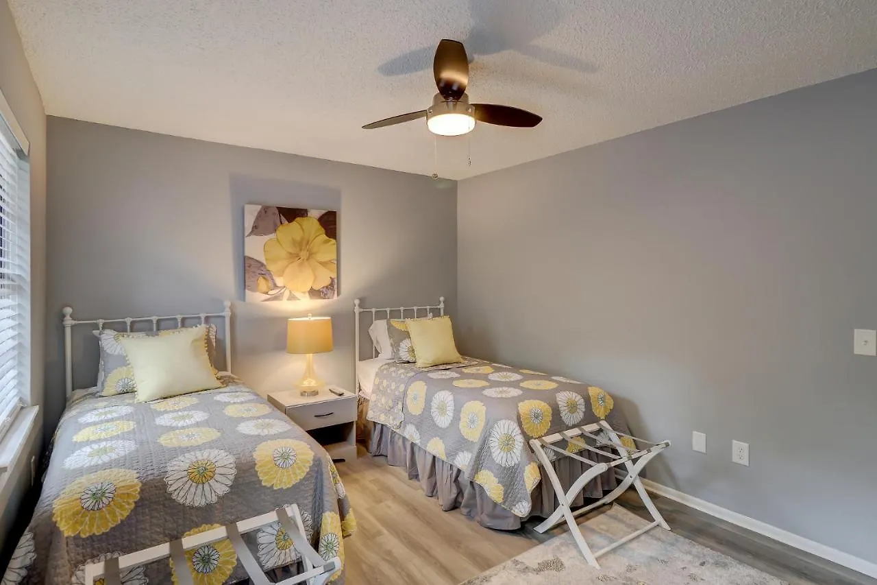 #111 Elaborate Condo Ideal Location 2Brm/2 Parking Hilton Head Island